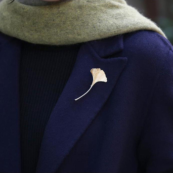 Broš s listom ginkgo, cvjetni oblik, bakreni materijal, kineski stil, elektroplatiranje