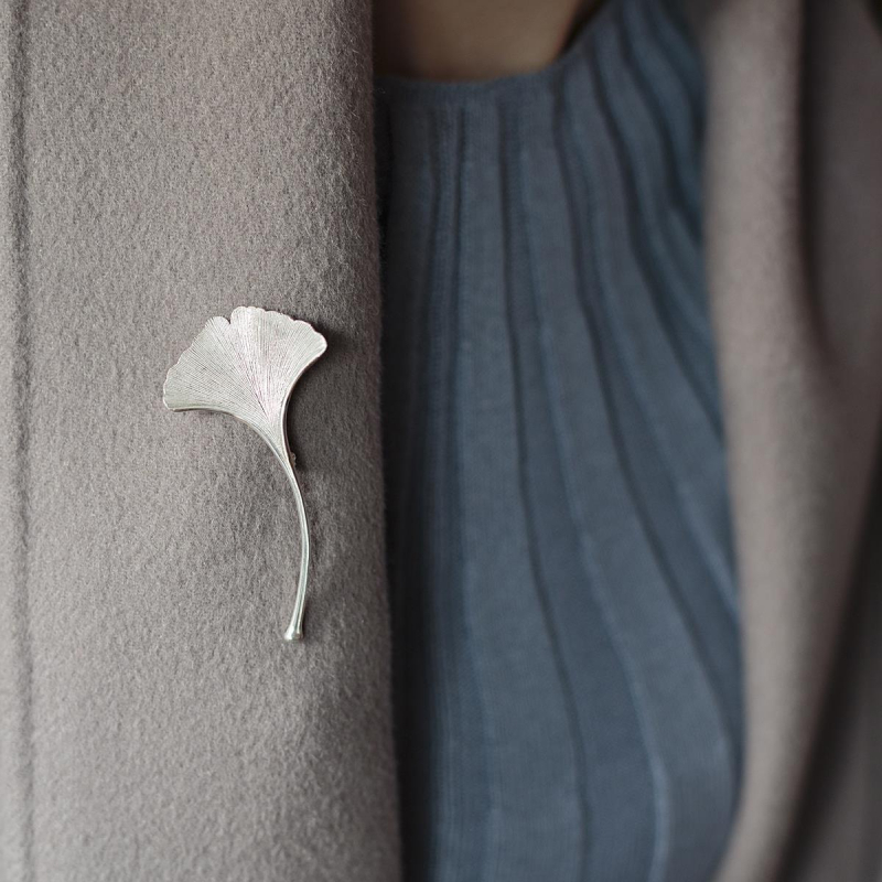 Broš s listom ginkgo, cvjetni oblik, bakreni materijal, kineski stil, elektroplatiranje