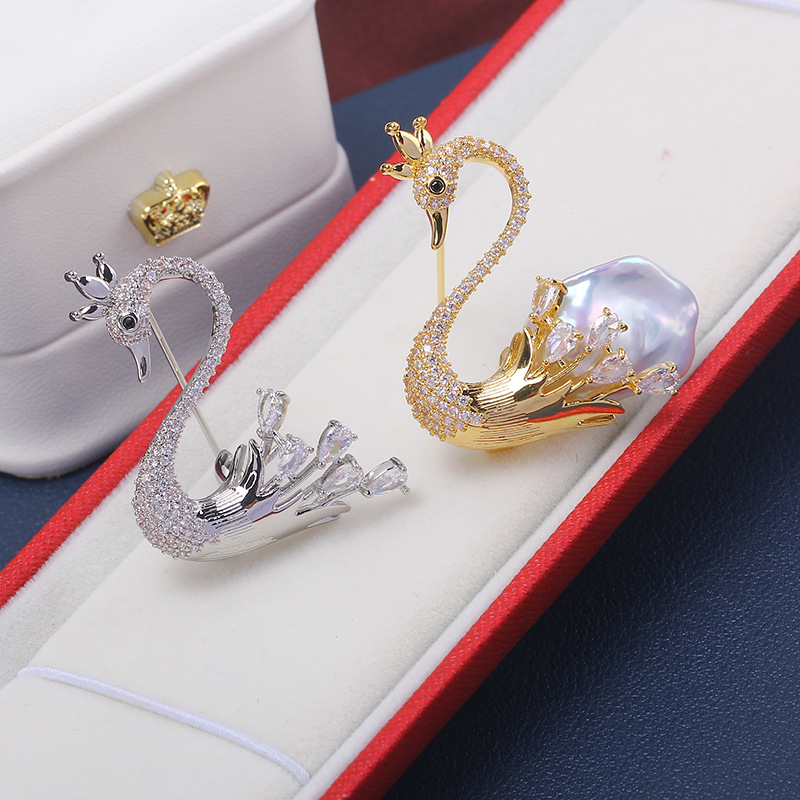 DIY broš luigi kujulise pärliga, barokkstiilis mantlile dekoratiivne kinnitaja