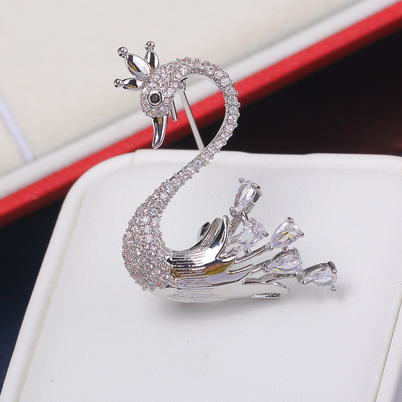 DIY broš luigi kujulise pärliga, barokkstiilis mantlile dekoratiivne kinnitaja