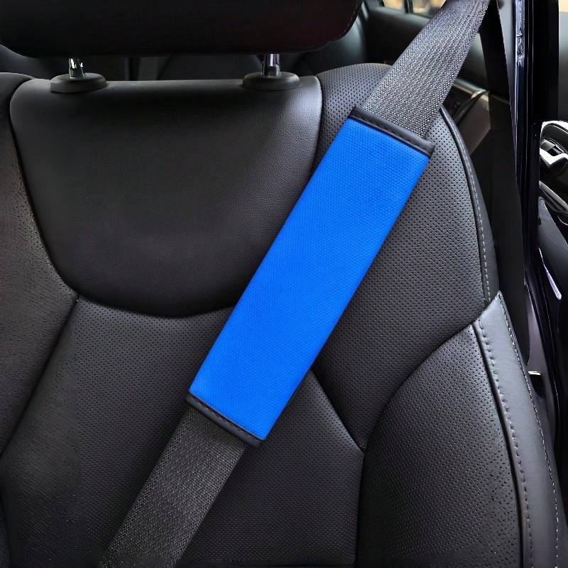 Perforirana kožna zaštita ramena za automobilski pojas