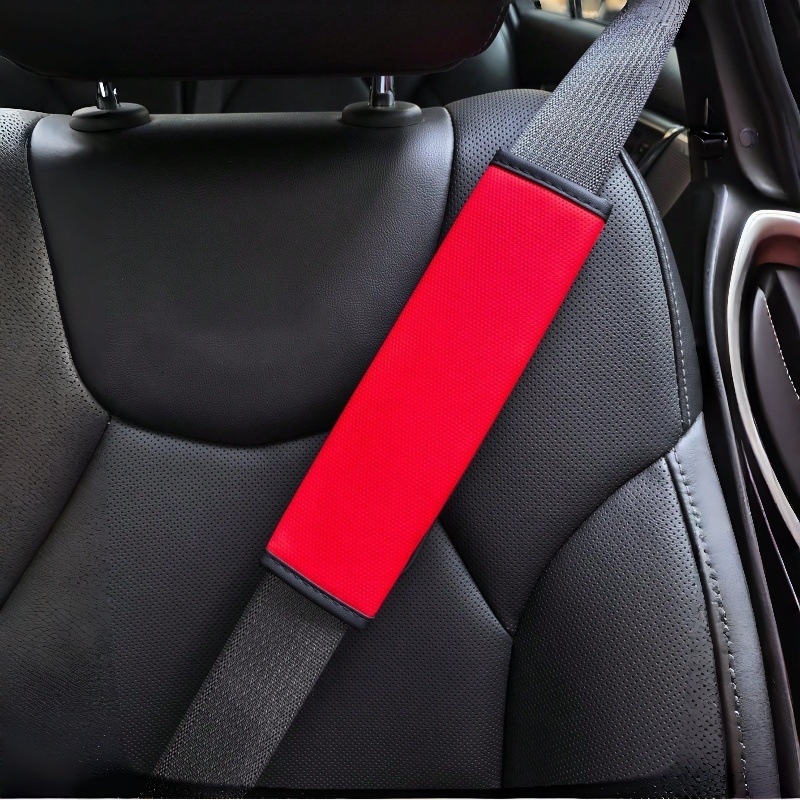 Perforirana kožna zaštita ramena za automobilski pojas