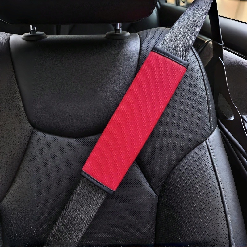 Perforirana kožna zaštita ramena za automobilski pojas