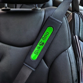 Zaštitni pokrov ramena auto-pojasa - koža s karbonskim uzorkom, Velcro zatvarač, praktičan, bez prilagodbe, bez logotipa