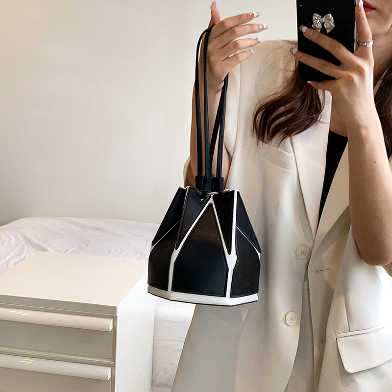 Bucket torba od PU, urbani minimalistički stil, otvaranje šniranjem, oblik košare