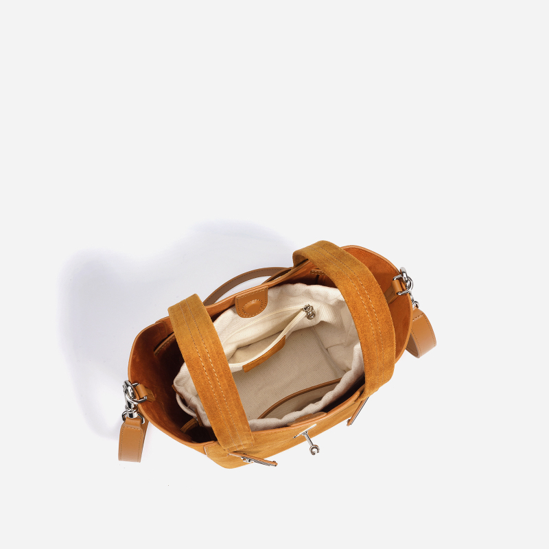 Torba za rameno crossbody od prave kože s teksturom frosted cowhide, oblik bucket, magnetska kopča, unutarnja džep za telefon i džep s patentnim zatvaračem