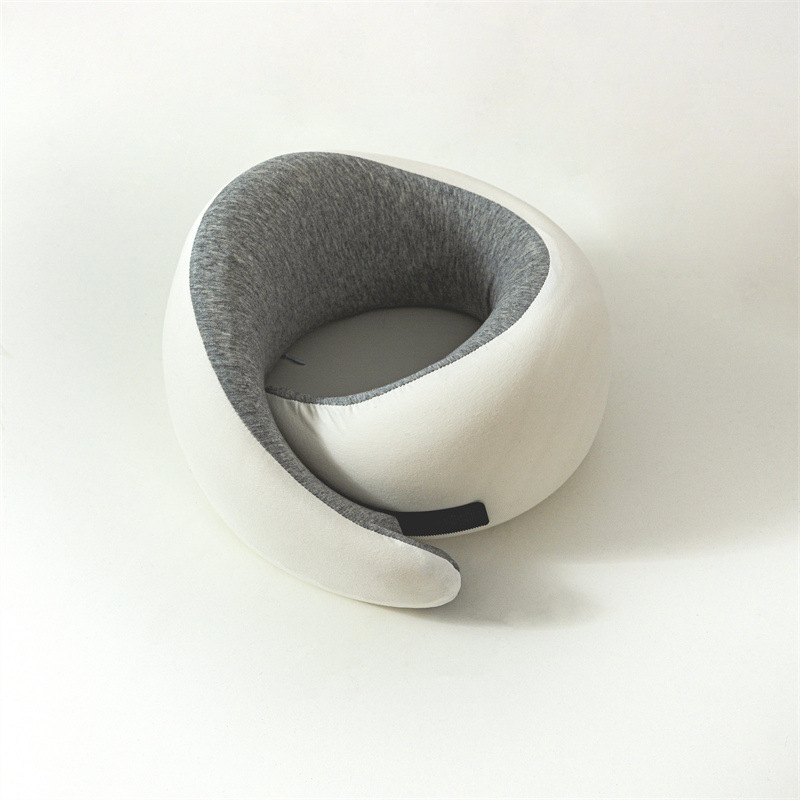 У-образна пътна възглавница за шия с пълнеж от паметен памук, обшивка от модал, тегло под 0,5 кг, модерен минималистичен дизайн.