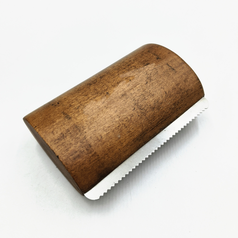 Kit de îngrijire pentru pisici din lemn masiv — Pieptene cu dinți de ac, Pieptene pentru purici, Clește de unghii (Clasificare produs: Pieptene/Perie • Brand: Altul • Pentru: Pisici • Cadou: Nu • Cantitate în cutie: Se poate întreba)