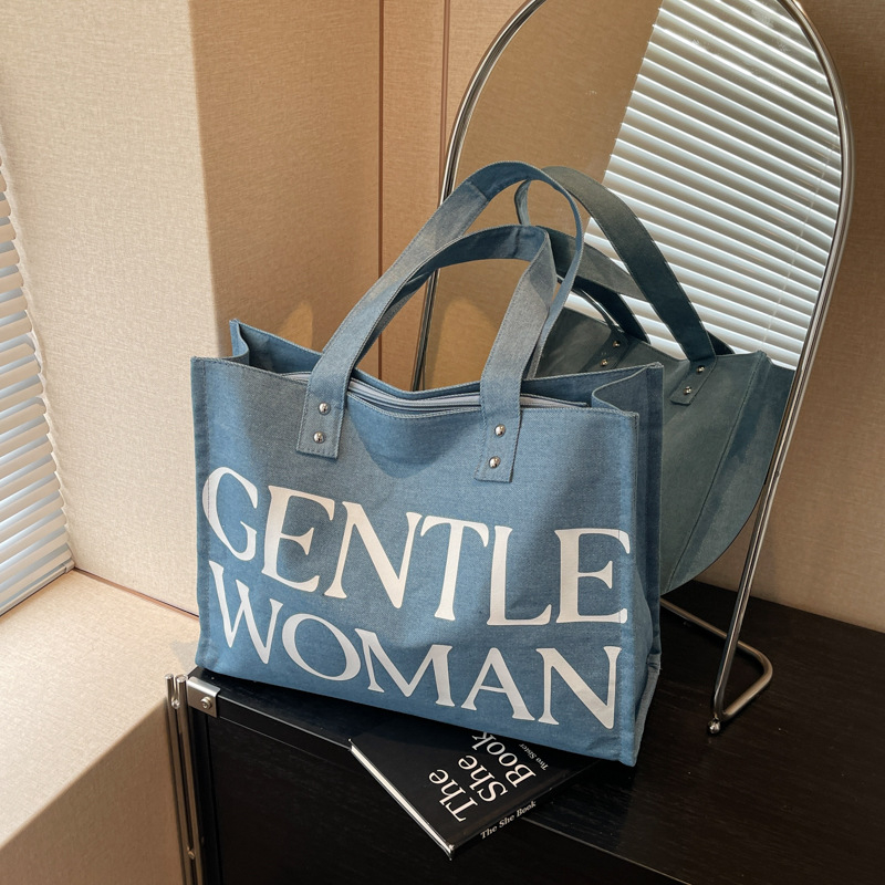 Gentlewoman Geantă tote din pânză — formă orizontală pătrată, fermoar, căptușeală din poliester, buzunar intern pentru telefon, bretele duble, utilizare zilnică, primăvara 2025