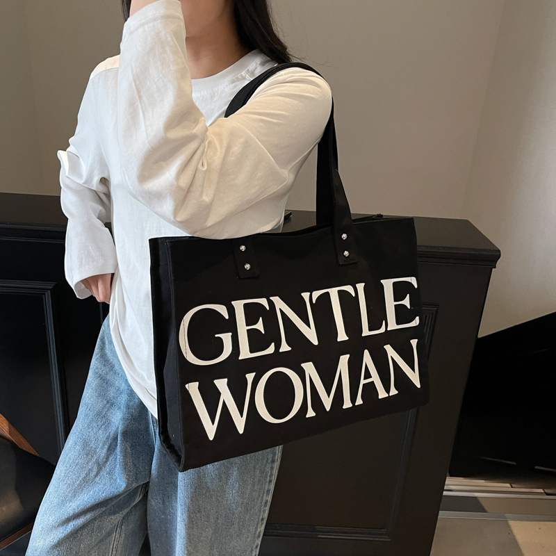 Gentlewoman Geantă tote din pânză — formă orizontală pătrată, fermoar, căptușeală din poliester, buzunar intern pentru telefon, bretele duble, utilizare zilnică, primăvara 2025