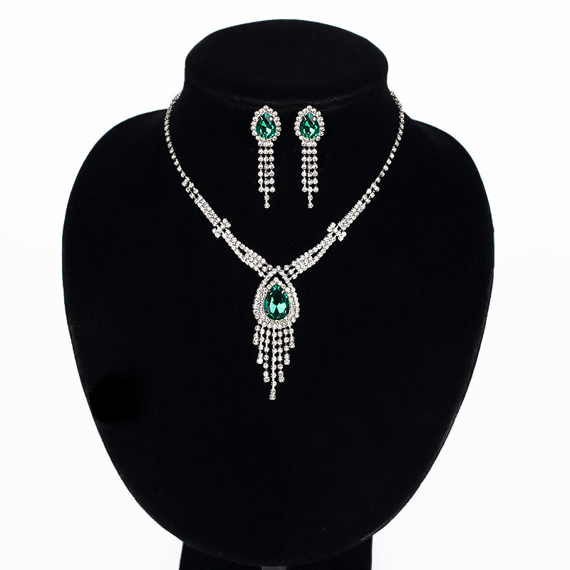 Set nakita: naušnice i ogrlica od kristala, lanac s perlama (bead chain), privjesak od umjetnog kristala; uzorci: Ljubavno srce, Kapljica, Zvono