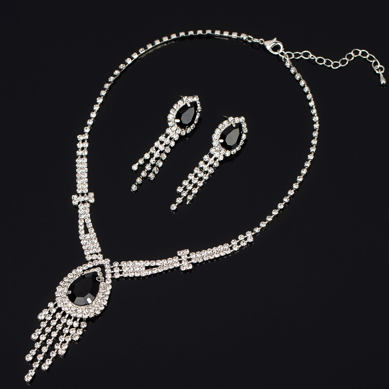 Set nakita: naušnice i ogrlica od kristala, lanac s perlama (bead chain), privjesak od umjetnog kristala; uzorci: Ljubavno srce, Kapljica, Zvono