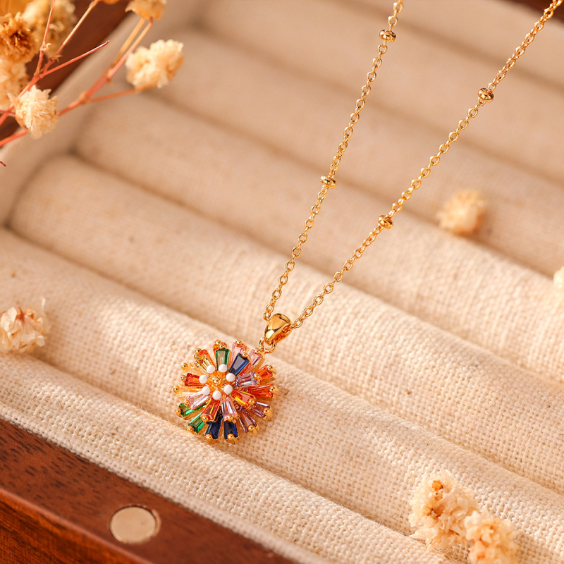 Rainbow Daisy set nakita Aini beni — naušnice, lančić i dodaci za ruke; bakar, dijamantno postavljanje, clavicle lanac, privjesak s mješavinom kamenja, cvjetni motiv