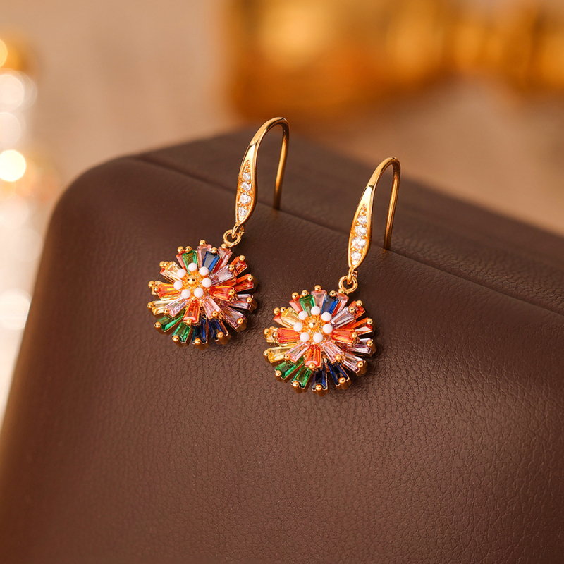 Rainbow Daisy set nakita Aini beni — naušnice, lančić i dodaci za ruke; bakar, dijamantno postavljanje, clavicle lanac, privjesak s mješavinom kamenja, cvjetni motiv