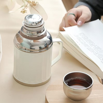 Termosz pohár hőmérséklet kijelzővel és tea szeparátorral, belső 316-os rozsdamentes acél, külső 201-es rozsdamentes acél, vákuumos szigetelés, hordozható otthoni használatra