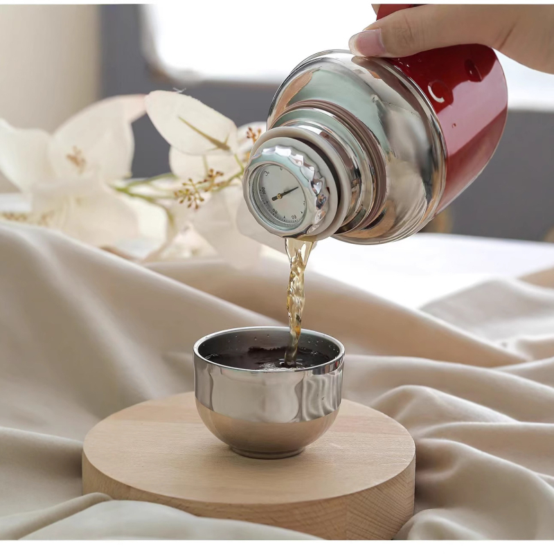 Termosz pohár hőmérséklet kijelzővel és tea szeparátorral, belső 316-os rozsdamentes acél, külső 201-es rozsdamentes acél, vákuumos szigetelés, hordozható otthoni használatra