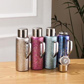 Titán termosz pohár fogantyúval, titán héj és belső tartály, mechanikus hőmérő, vákuum szigetelés 12–24 óra