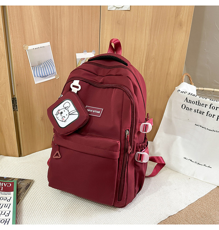 Nylonový batoh pre študentov, 20–35 l, kompatibilný s 15-palcovým laptopom, nepremokavý, ultra ľahký, ergonomicky zahnuté ramenné popruhy.