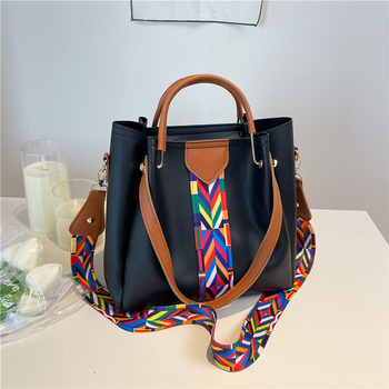 Dámska taška s mestským minimalistickým štýlom, PU koža, vodorovný štvorcový tvar, zipsové otvorenie, polyesterová podšívka.