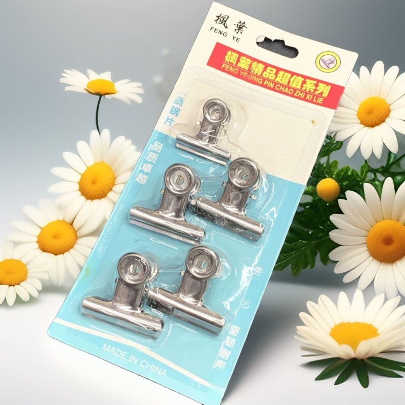 Clema de uscare, metal, modelul 147, marca Independent, stil modern minimalist.