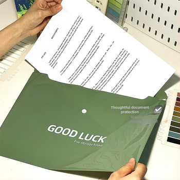 Snaps dokumentu kabatiņa A4, plastmasa, biezums 0,5 cm, 1 lappuses ietilpība, pielāgošana pieejama, ar drukātu logotipu