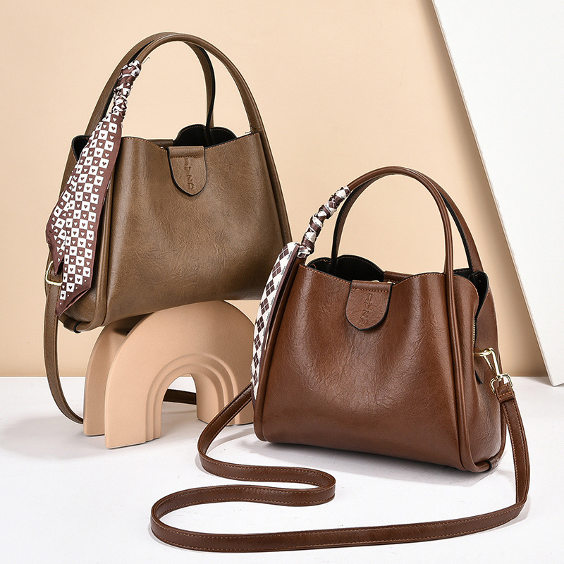 Geantă de mână PVC, stil bucket, material moale, cu căptușeală interioară, bretea simplă, pentru utilizare zilnică, iarna 2023