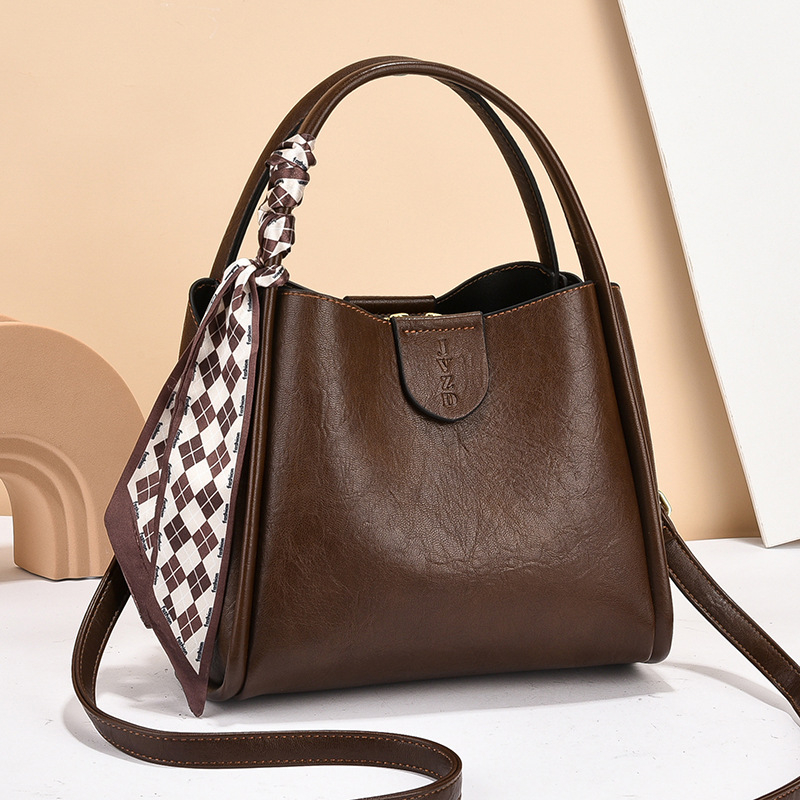 Geantă de mână PVC, stil bucket, material moale, cu căptușeală interioară, bretea simplă, pentru utilizare zilnică, iarna 2023