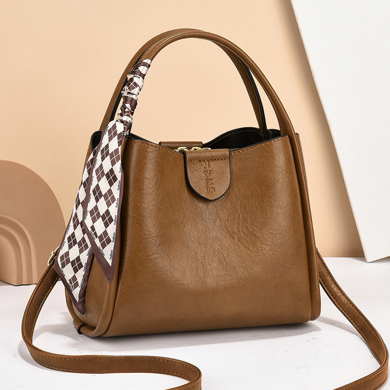 Geantă de mână PVC, stil bucket, material moale, cu căptușeală interioară, bretea simplă, pentru utilizare zilnică, iarna 2023