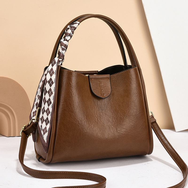 Geantă de mână PVC, stil bucket, material moale, cu căptușeală interioară, bretea simplă, pentru utilizare zilnică, iarna 2023