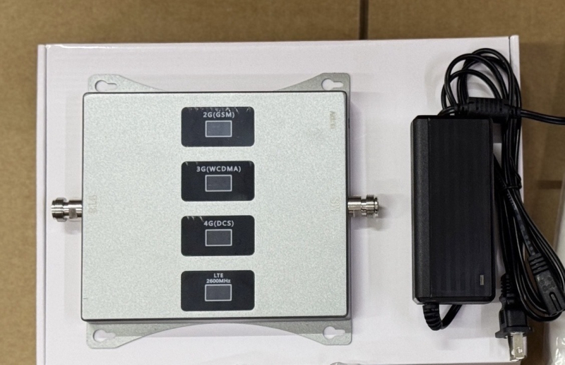 XR 2345g Daugiafrekvinis keturių dažnių mobiliojo signalo stiprintuvas su patobulintu imtuvu, dažnių diapazonas 700-2600 MHz, 2G/3G/4G/5G su internetu, dengiamas plotas 100-1000 m²