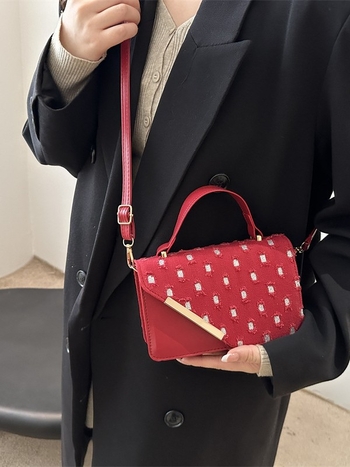 Crossbody mala kvadratna torbica s francuskim nišnim dizajnom i retro vibom, ulični stil (Materijal: poseban; Oblik: horizontalni kvadrat; Zatvaranje: poklopac; Unutarnji pretinci: pretinac sa zipom, džep za telefon)