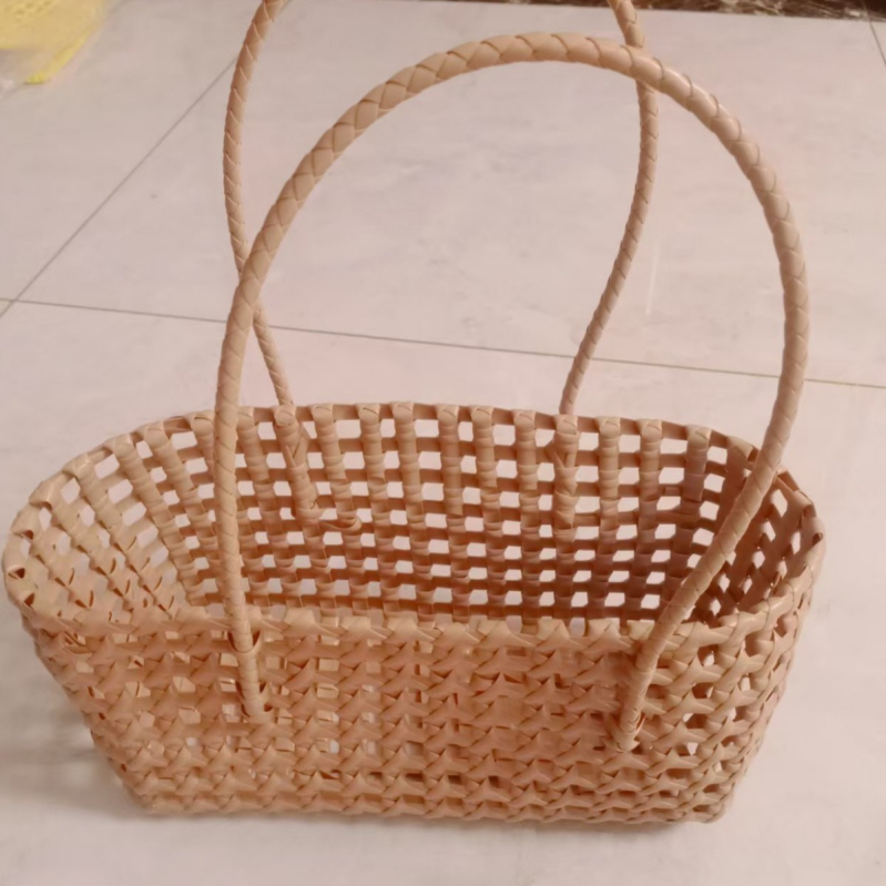 Prozračna pletena torba za plažu s oblikom jastuka, PVC materijal, PVC podstava, Shengjing crafts, proljeće 2025