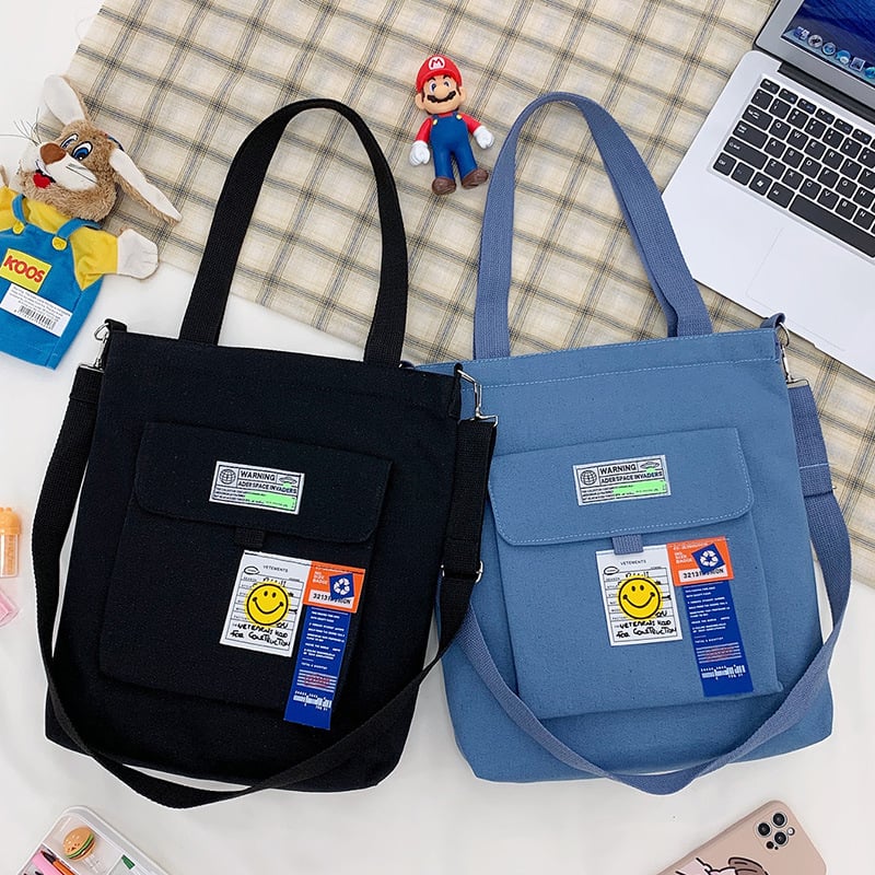 Torba preko ramena od platna, gradski minimalistički stil, uspravni kvadratni oblik, zatvarač, unutarnje pretinice za laptop, karticu/ID, pretinica sa zatvaranjem