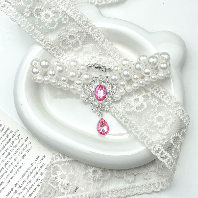 Háziállatok számára hercegnő-stílusú nyaklánc — állítható, monokróm műanyag ékszer kutyáknak és macskáknak