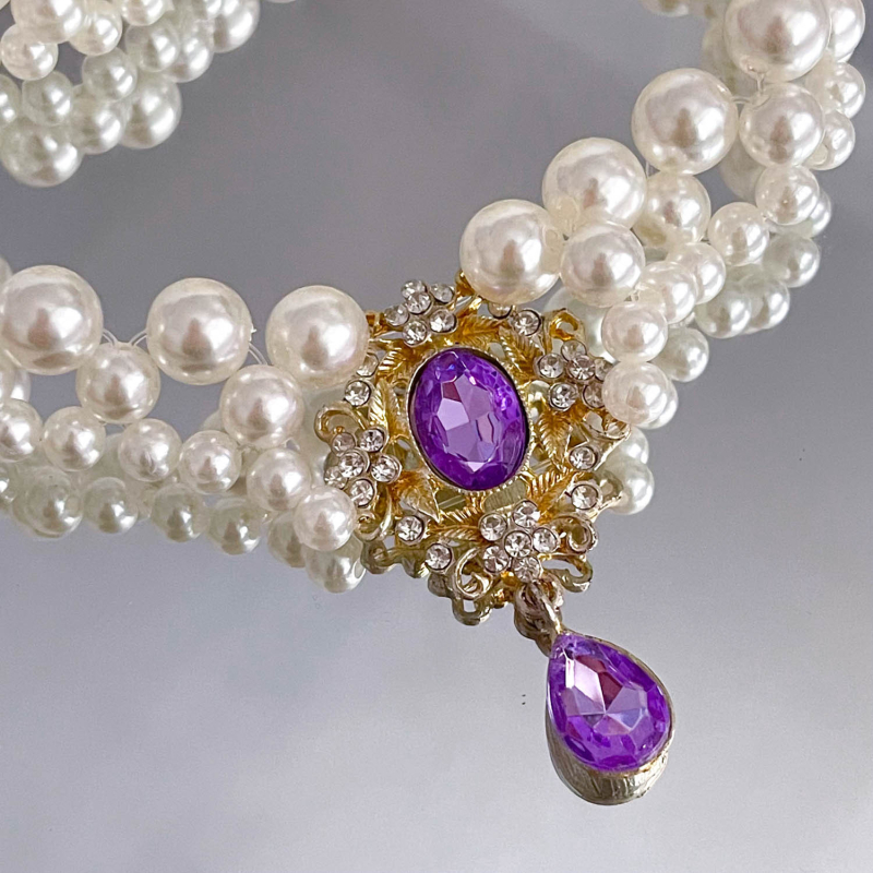 Háziállatok számára hercegnő-stílusú nyaklánc — állítható, monokróm műanyag ékszer kutyáknak és macskáknak