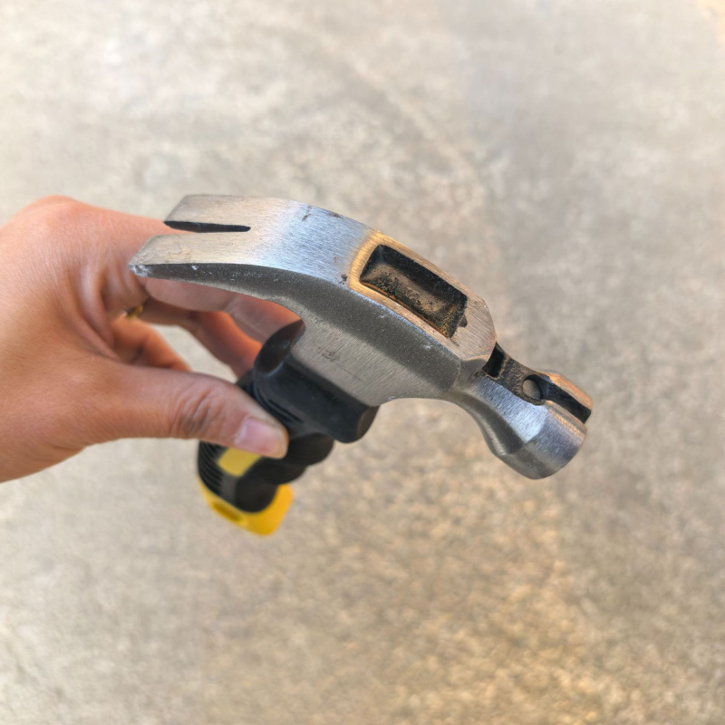 Σφυρί με δόντια (claw) – κεφαλή από ανθρακούχο χάλυβα, λαβή από καουτσούκ, καθαρό βάρος 0,32 kg, κατάλληλο για αυτοκίνητο, κατοικία και έκτακτες καταστάσεις