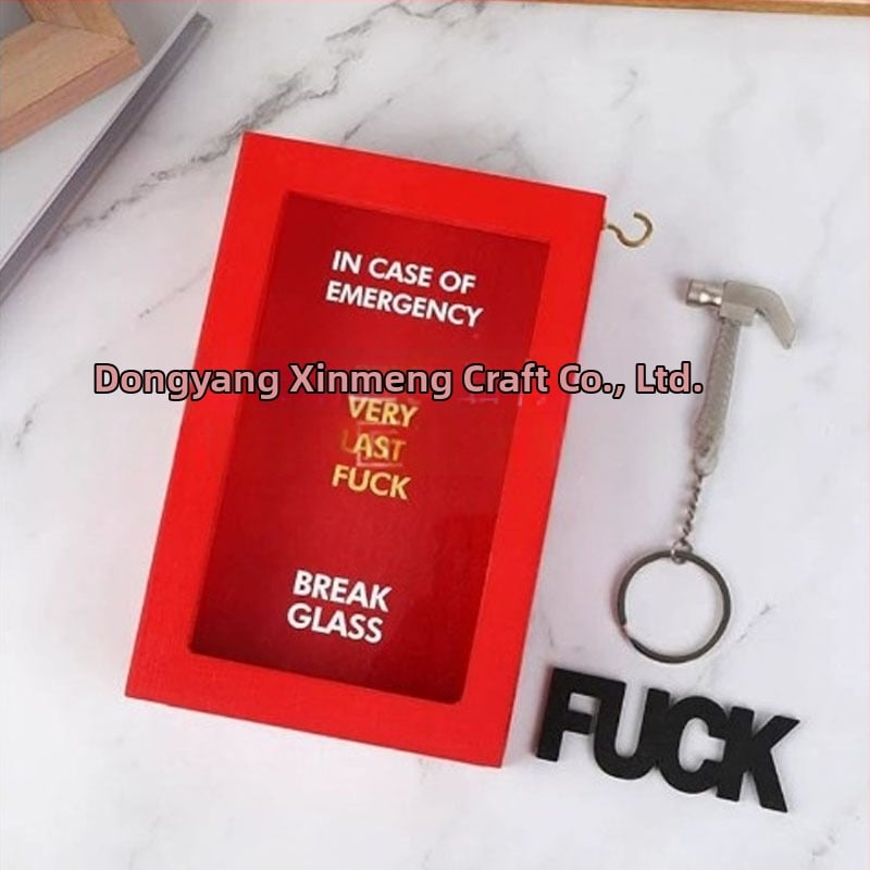 Ξύλινο διακοσμητικό με θήκη έκτακτης ανάγκης και σφυρί, κωδικός A004, μάρκα Xin meng, χαρακτική, εκτύπωση με μελάνι, 145 g