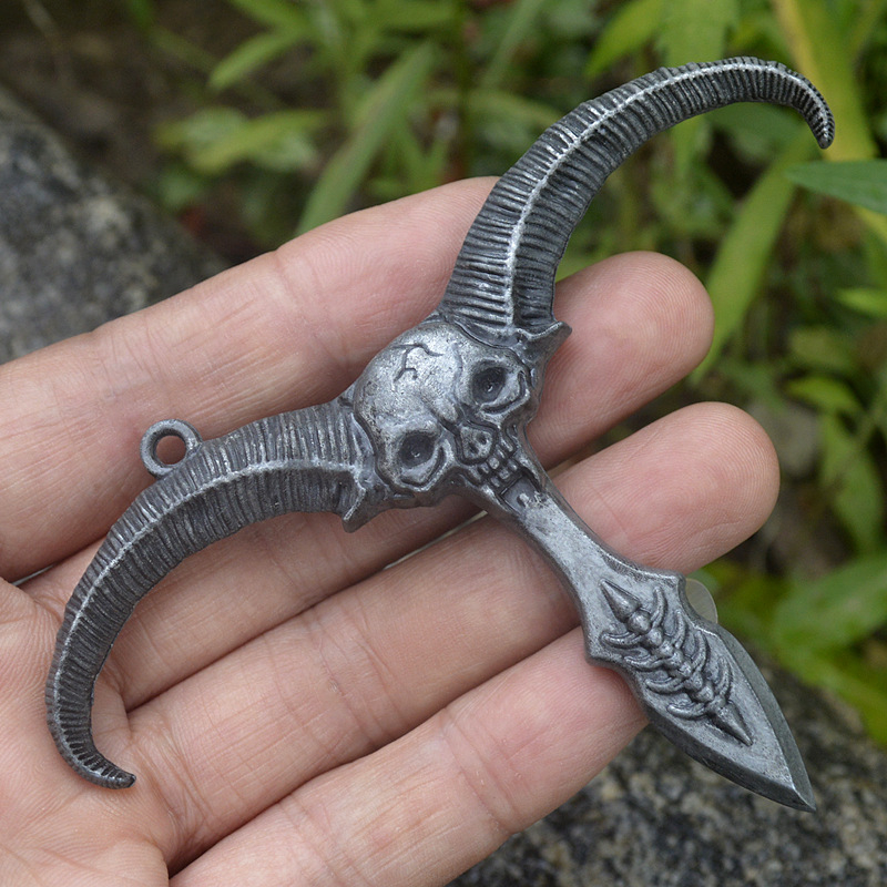 Auto logu laušanas glābšanas piekari ar metāla kulonu — fejas dizains ar vienu kāju, zīmols TWO SIDED WARRIOR