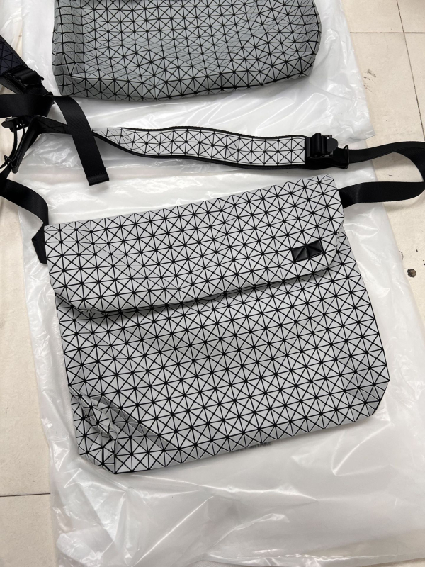 Silikonska messenger torba za unisex, geometrijski romb uzorak, prozračna, ultralaka za poslovna putovanja