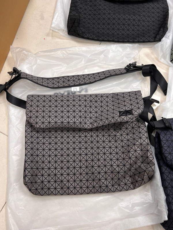 Silikonska messenger torba za unisex, geometrijski romb uzorak, prozračna, ultralaka za poslovna putovanja