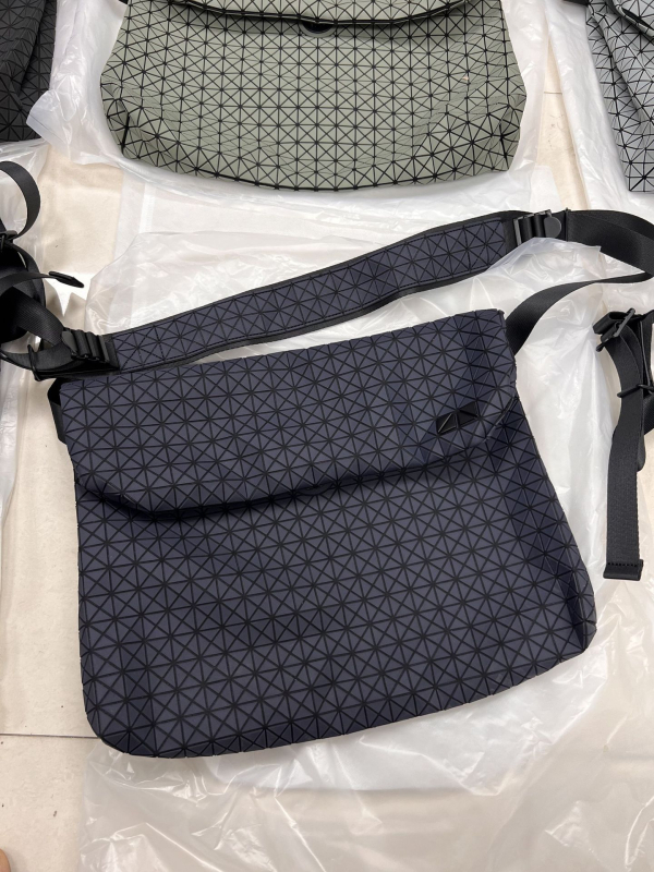 Silikonska messenger torba za unisex, geometrijski romb uzorak, prozračna, ultralaka za poslovna putovanja