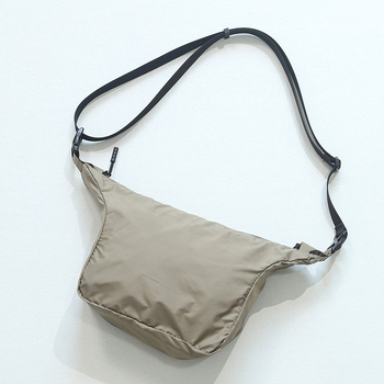 Muška crossbody torba od najlona; otporna na habanje; uzorak: slovo; podstava: poliester