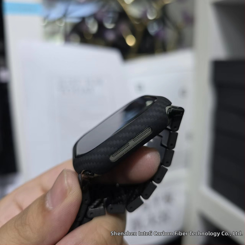 Ochranný kryt pre Apple Watch S10 z Kevlaru a karbónových vlákien