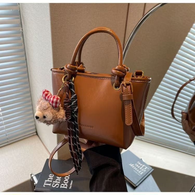 Geantă bucket unisex, piele sintetică, căptușeală din pânză, Primăvara 2025