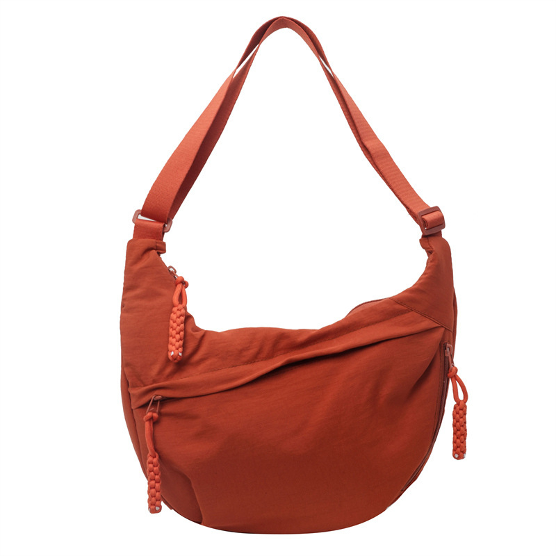 Ženska dumpling torba — najlonska crossbody torba, dumpling oblik, zatvarač, skriveni džep sa zatvaračem, džep za telefon