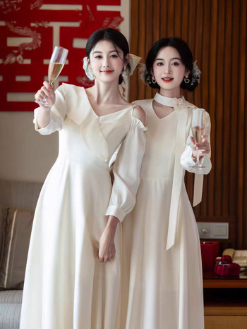 Шампанено сатенено рокля за шаферки, дълъг ръкав; А-линия; квадратно деколте; полиестер със спандекс (≤30%); 2025 есенно-зимна колекция