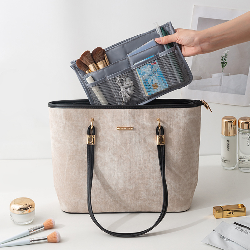 Τσαντάκι καλλυντικών με εσωτερικός διαχωριστής, διπλό φερμουάρ, σχεδιασμένος για χέρι, πολυεστέρας, ταξιδιωτικό μακιγιάζ.