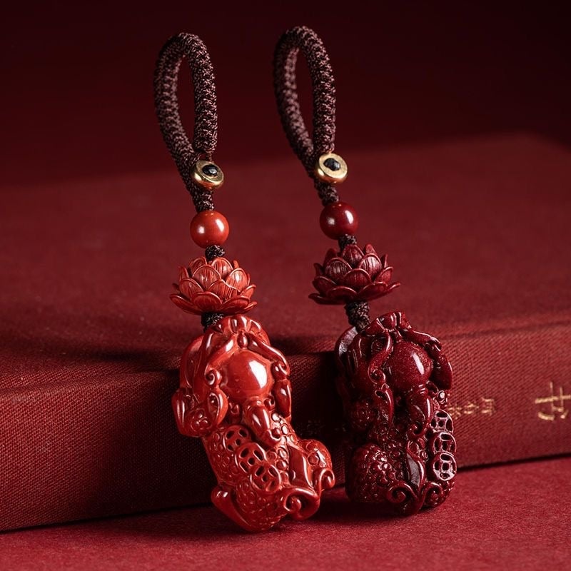 Cinabaro vėrinys su Pixiu, viduramžių stilius, literatūrinis retro