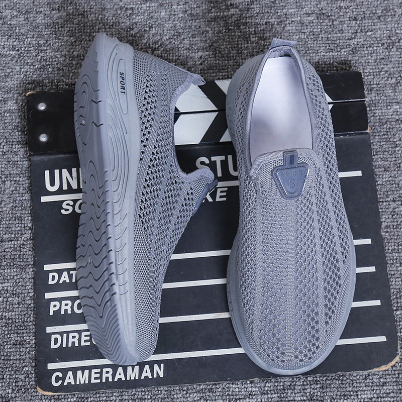 Szellőző hálós sportcipő, textil felső, elöl fűzővel, csúszásmentes PVC talp