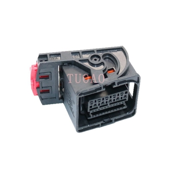 TE 32-пинов щепсел за пакет батерия Volkswagen ID4, BMS конектор, огнеупорен изолационен материал, автомобилна електроника